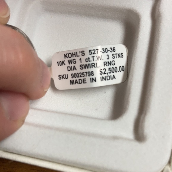 Diamond Ring - Picture 5 of 9